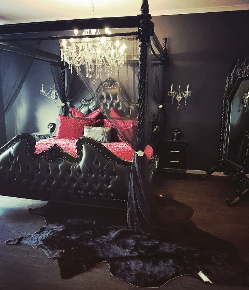 21 Gothic Bedroom Ideas That Leave You Inspired In 2021 Houszed