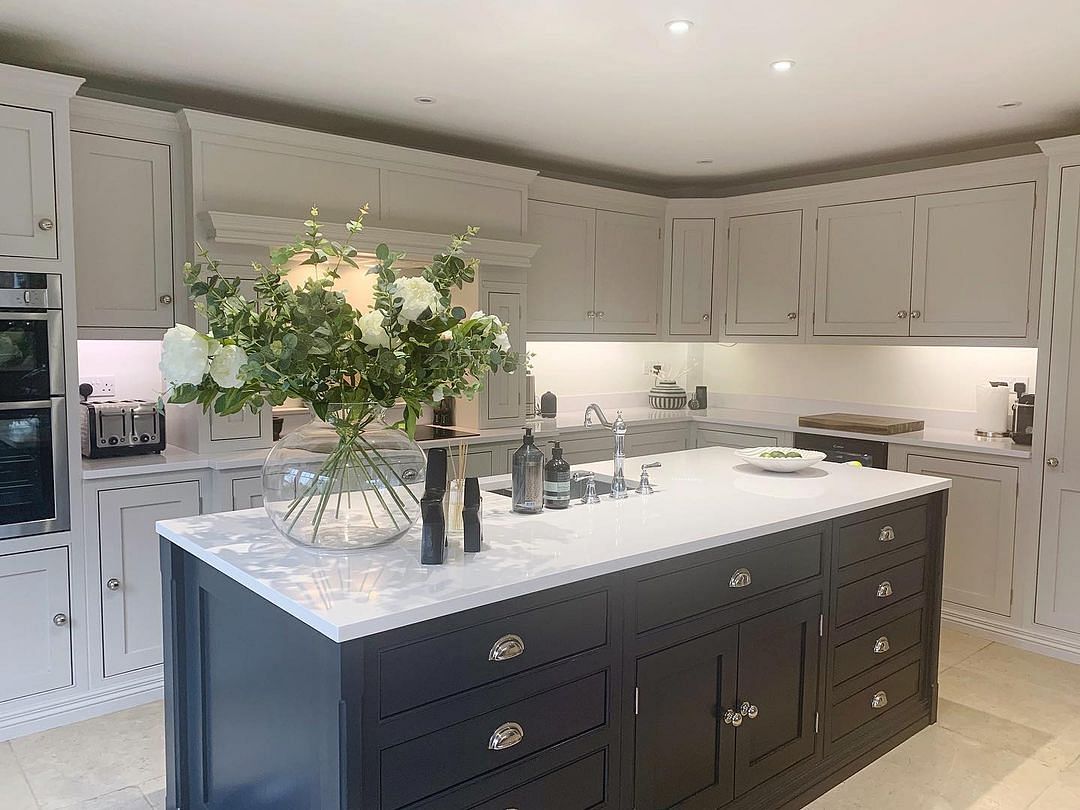 two tone kitchen cabinets with black countertops 21 two tone kitchen cabinets that are on trend in 2021 two tone kitchen cabinets with black countertops 21 two tone kitchen cabinets that are on trend in 2021