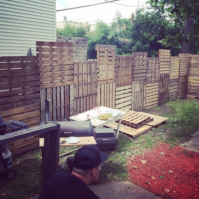 Easy Pallet Fence Patio Surround 1001 Pallets Wood Pallet Fence