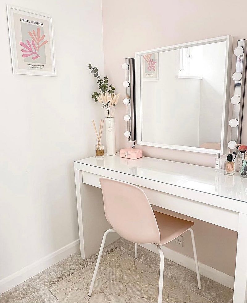 Ikea dressing table with mirror hot sale and lights